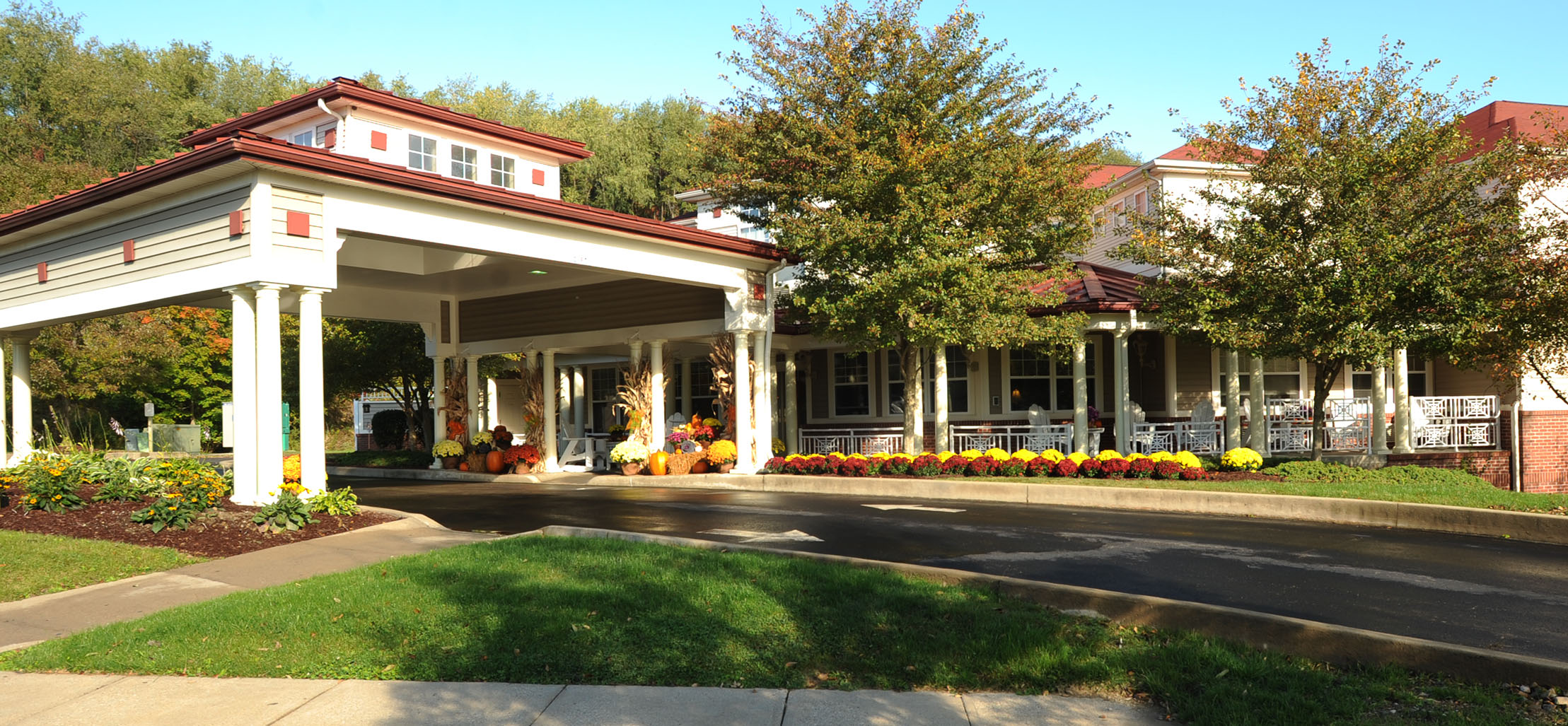 exterior of Hawthorne facility with white columns - New Perspective Careers Assisted Living Careers